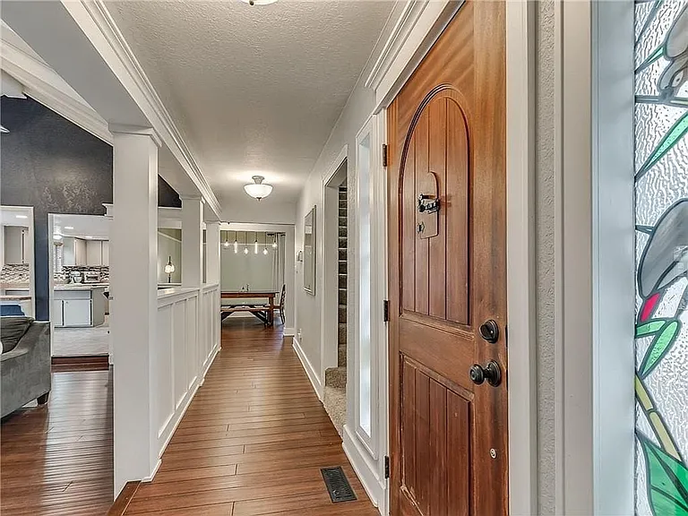 2104 Whiteoak Cir — Photo 5