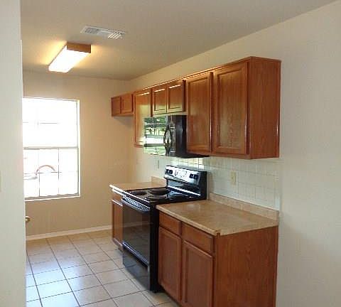 3rd image of 513 Joyce Way