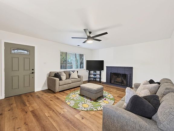4th image of 515 W Dunne Ave