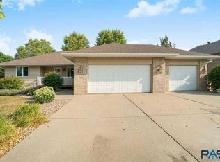 1700 E Ash Grove Cir, Sioux Falls, SD 57108