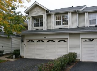 916 Sturnbridge Ct, Schaumburg, IL 60173