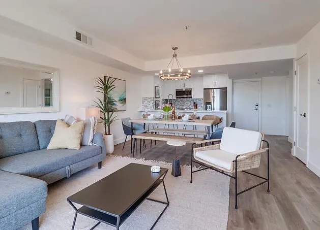 5726 La Jolla Blvd #201