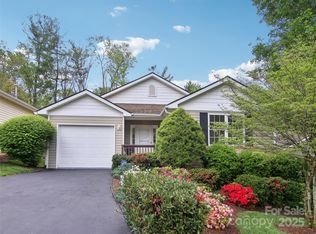 100 Creeks End Cir, Mills River, NC 28759