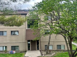 49 Oak Hill Colony APT 5, Fox Lake, IL 60020