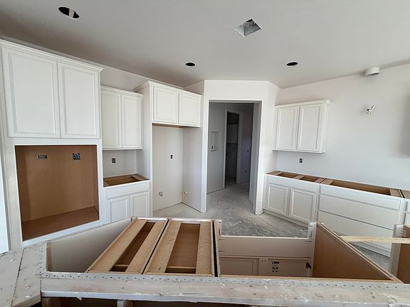 4th image of 7317 Loire Dr NE