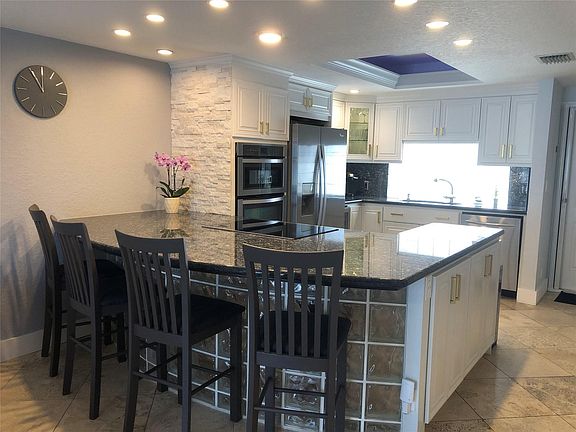 3rd image of 2559 NE 15th Street