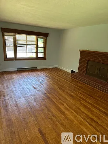 4 bed, 1.5 bath, 3300 sqft, $1,950 — Photo 4