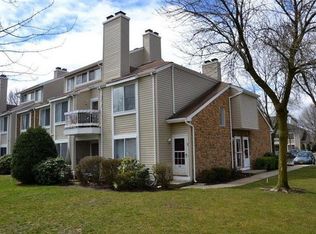 36 Farnham Sq #36, Parlin, NJ 08859