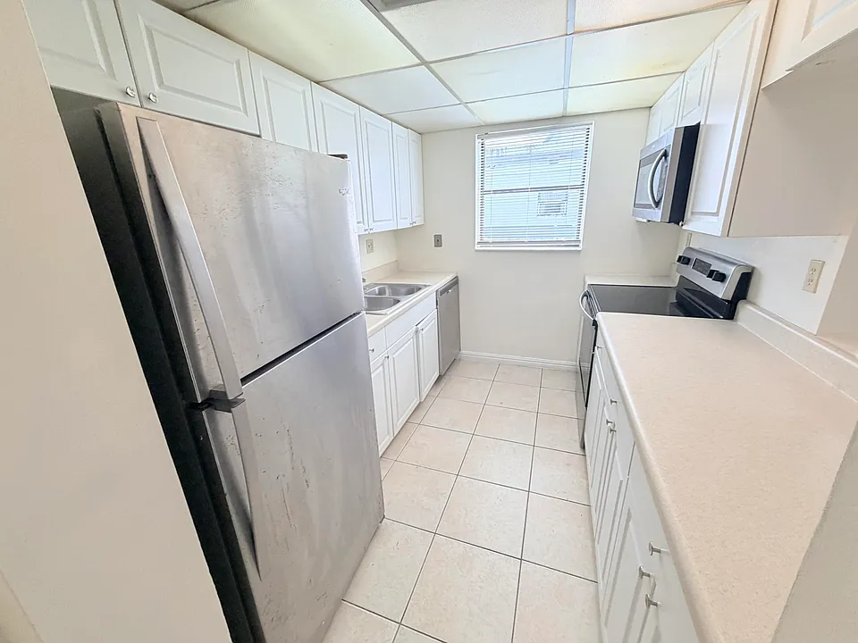 1950 N Congress Ave #403