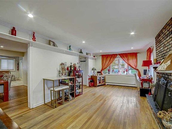 4th image of 196-15 McLaughlin Ave