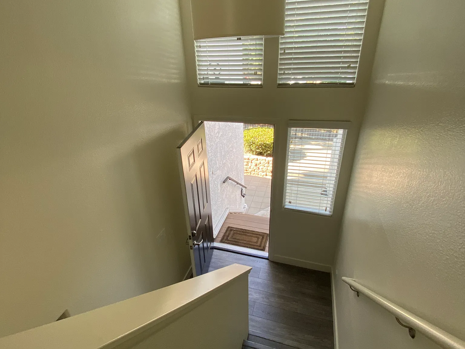 2 bed, 1200 sqft, $4,895 — Photo 3