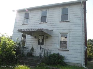 14 Blue Valley Dr, Bangor, PA 18013