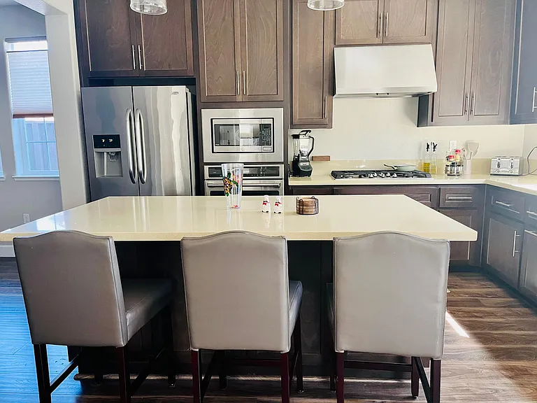 SS appliances, island