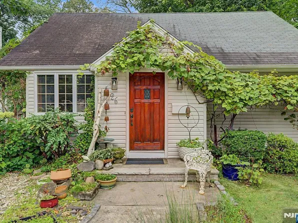 26 Cedar Street, Bergenfield, NJ 07621