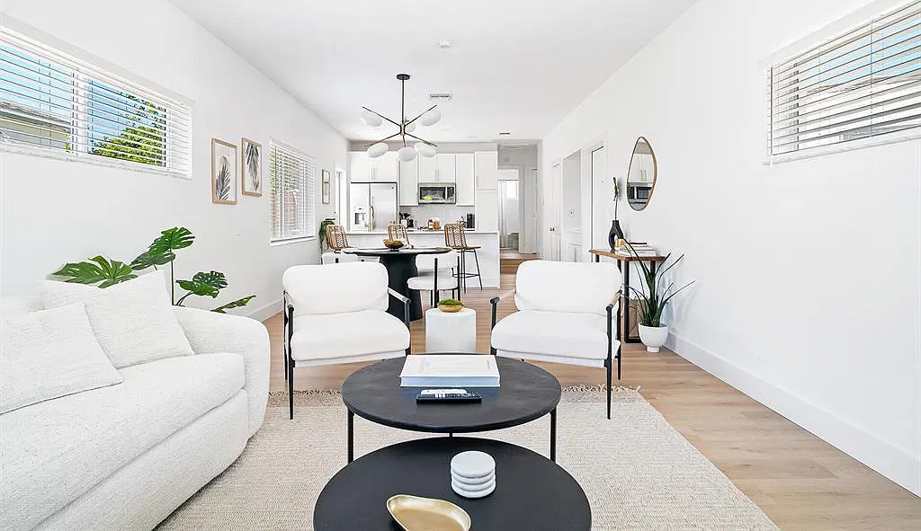3 bed, 2.0 bath, 1351 sqft, $4,400 — Photo 4