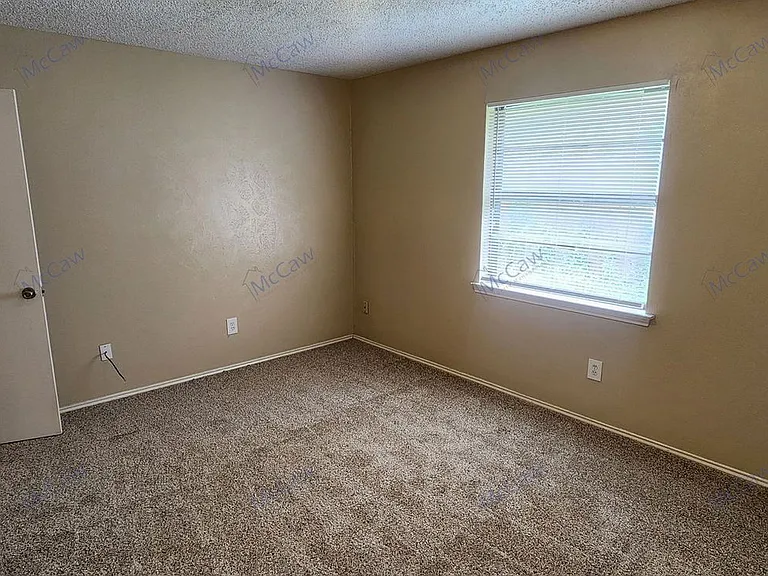 2204 Oak Hill Dr — Photo 15