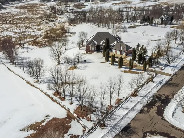 5241 Yvette St, Loretto, MN 55357