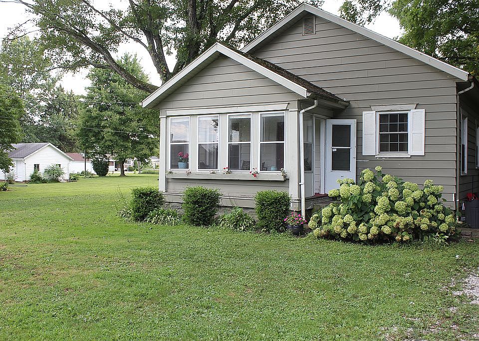 1st image of 1954 Delaware Dr SE