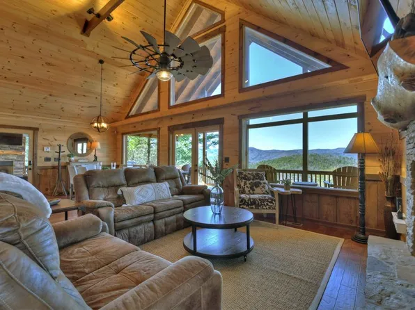 136 Oasis Dr, Blue Ridge, GA 30513