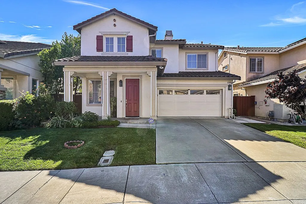 34538 Mahogany Ln photo 1