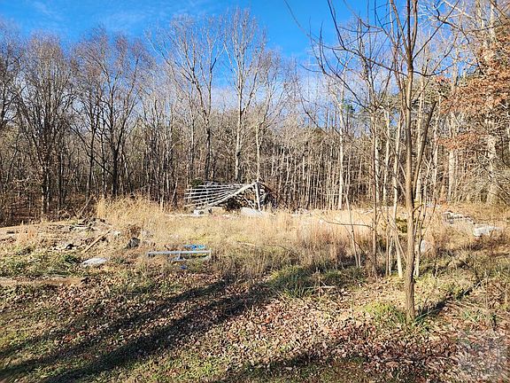 3rd image of 281 Providence Dr