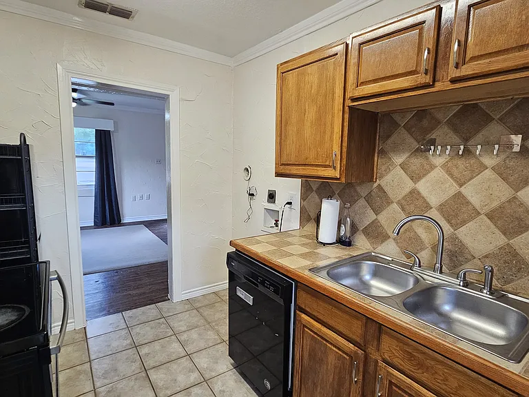 416 Hayes Ct — Photo 5