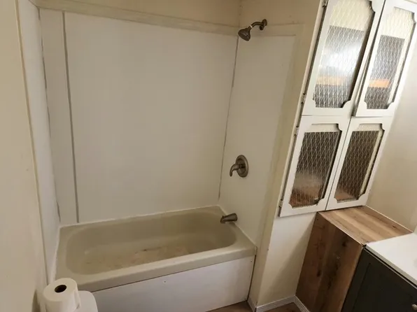 730 S 6th St, Hot Springs, SD 57747