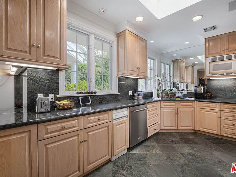 1201 Loma Vista Dr — Photo 12
