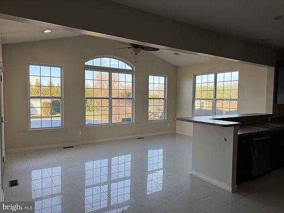 3rd image of 40 Loder Dr