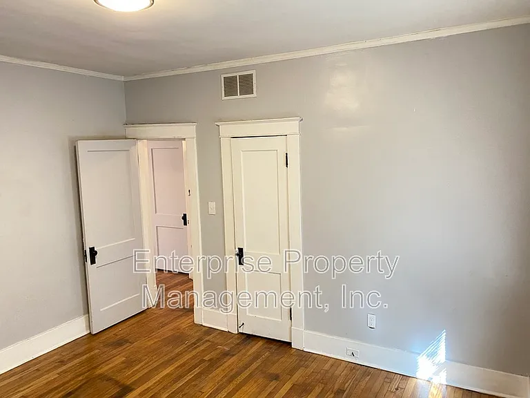 414 N Willett St — Photo 24