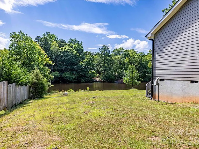 429 Creswell Rd — Photo 4