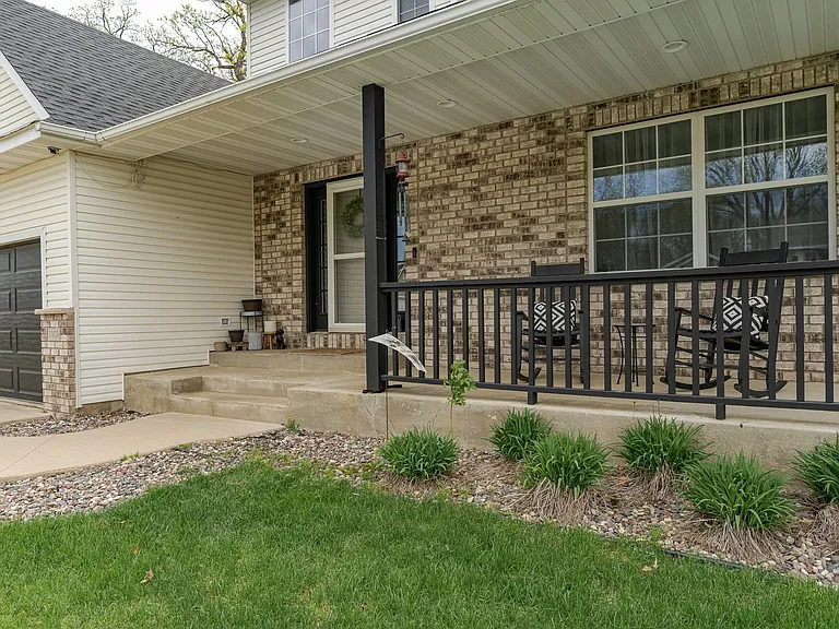 1008 Southern Woods Pl SW — Photo 2
