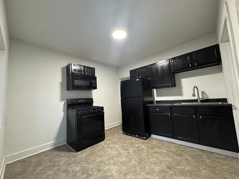 542 N Scott St — Photo 11