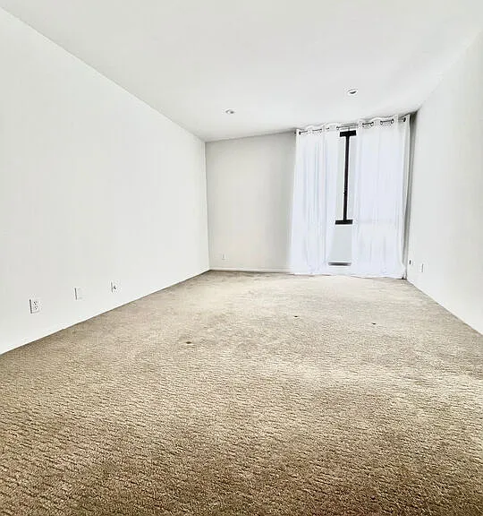 906 N Doheny Dr #512 — Photo 25