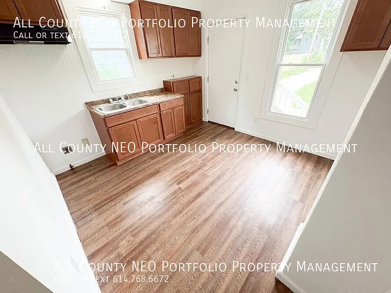 1994 Floral Ave — Photo 12