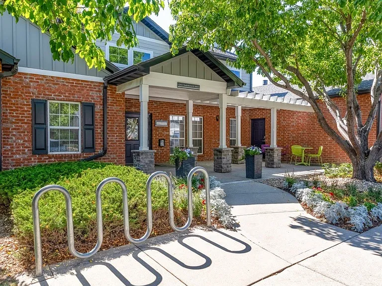 Country Ranch Apartments — Photo 1