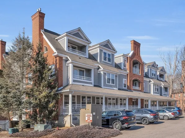 1732 Main St APT 201, Concord, MA 01742