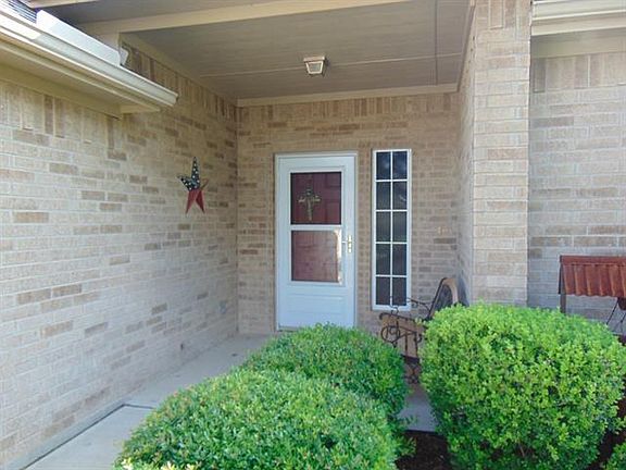 3rd image of 729 Flounder Dr
