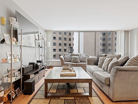 5th image of 2800 N Lake Shore Dr APT 815