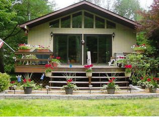 171 Tulip St, Dingmans Ferry, PA 18328