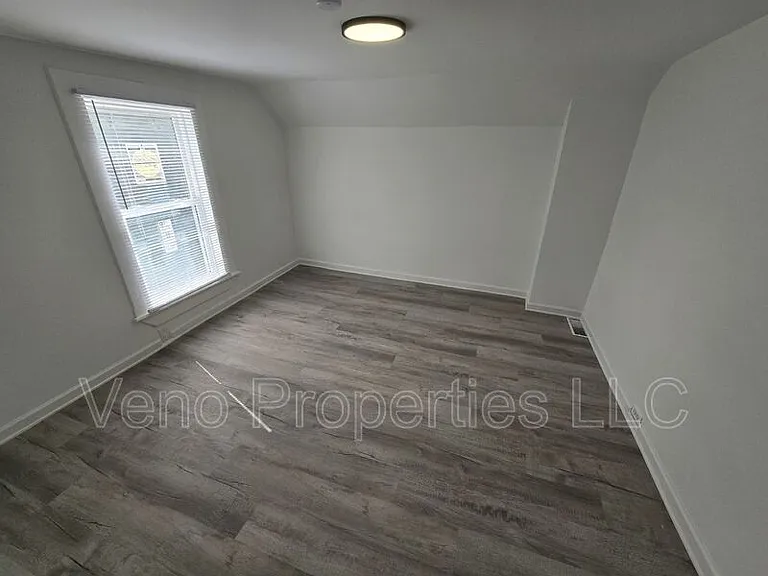 133 Bay St #A — Photo 16