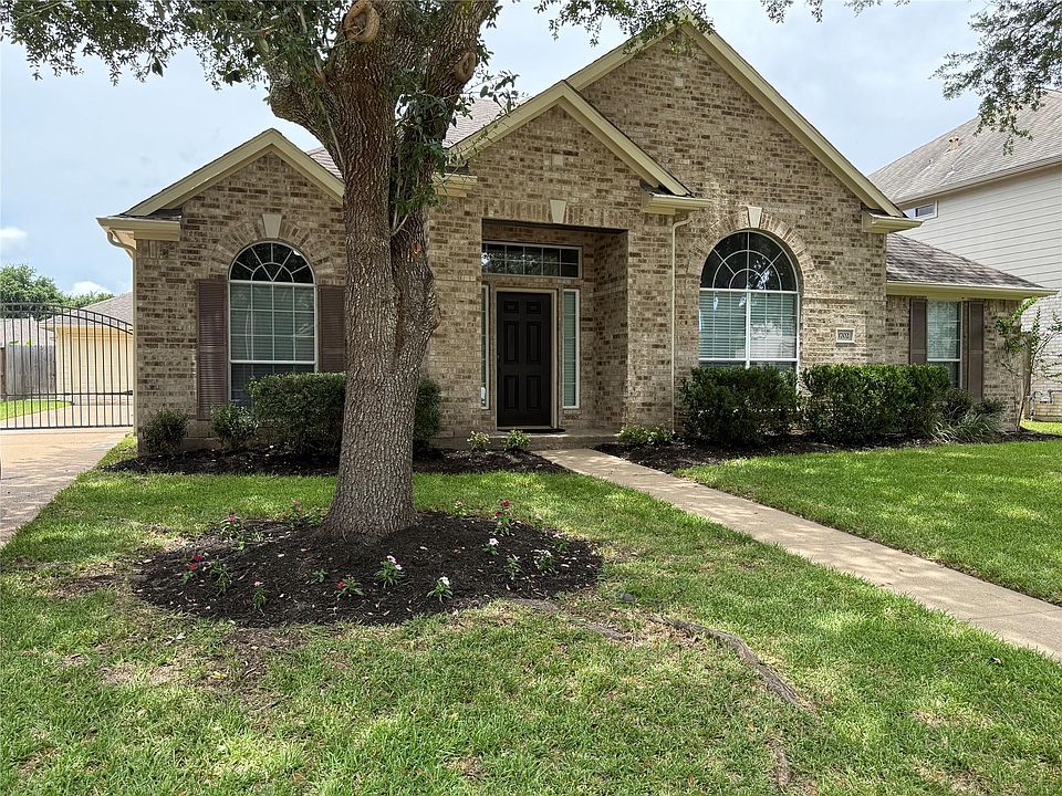 1st image of 1702 Crescent Oak Dr