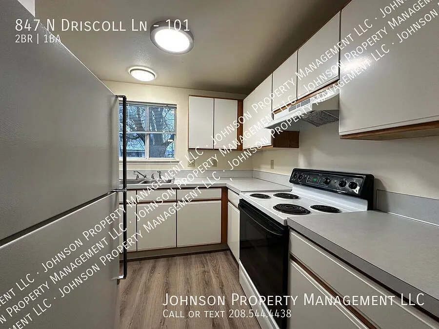 Nice down stairs apartment near Whitewater Park. — Photo 3