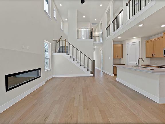 3rd image of 7020 Confetti Ln