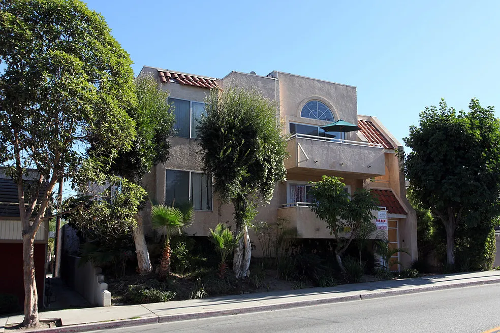 2 bed, 1100 sqft, $2,500 — Photo 1