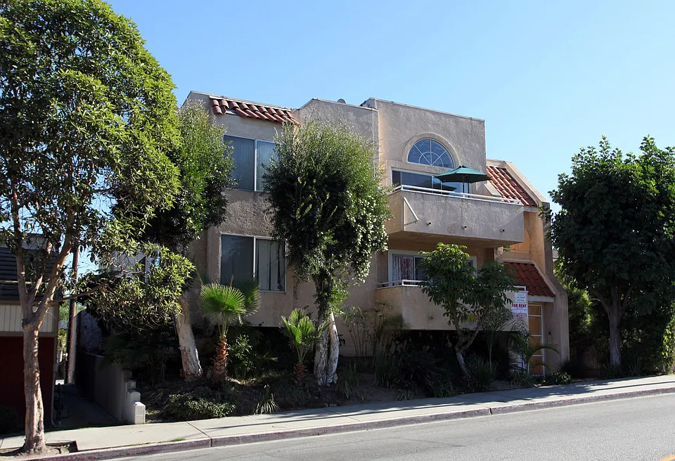 670 Ximeno Ave #102