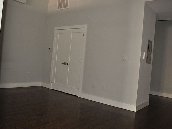3rd image of 915 N 28th St APT 2E
