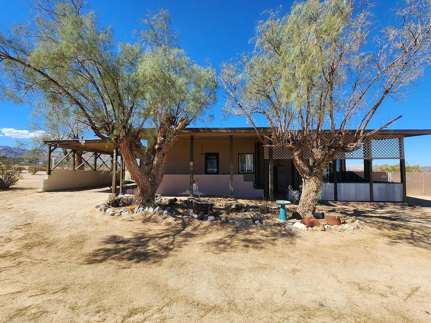Cute and Unique 2 bedroom/2 bathroom home — Photo 1
