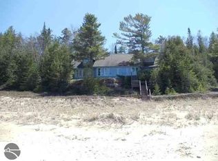 5533 N Leland Woods Dr, Leland, MI 49654