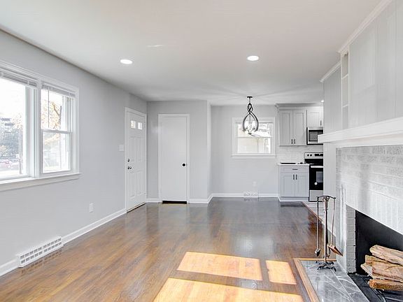 5th image of 2809 Poplar St